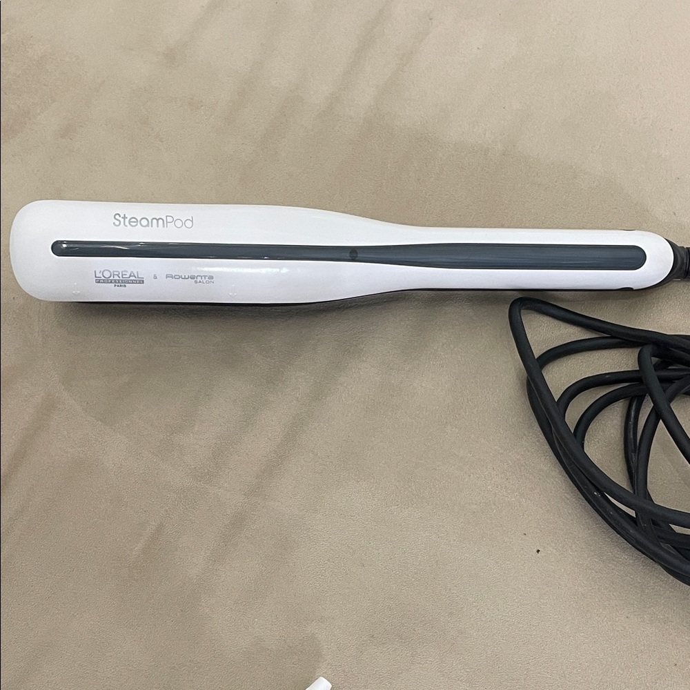 L'Oreal SteamPod in White and Black